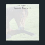 Bloc De Notas Caballo marrón bonito en la hierba<br><div class="desc">Un cuaderno con una bonita fotografía en el que se aprecia un hermoso caballo de la bahía marrón sobre el césped,  que parece tranquilo y lleno de contenido.</div>