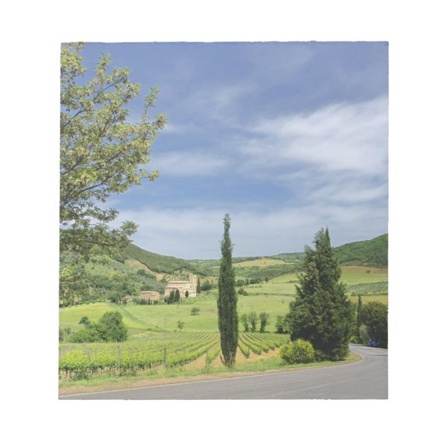 Bloc De Notas Camino de campo curvando entre cipreses en (Frente)