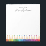Bloc De Notas Coloridos lápices de colores en nombre de un profe<br><div class="desc">Elevar el arte de la apreciación con la nota personalizada de este profesor. Con vibrantes lápices de colores de arcoiris, este bloc de notas incluye la frase "Una nota de" seguido del nombre del profesor, lo que lo convierte en un regalo único y reflexivo. Es una muestra ideal de aprecio...</div>