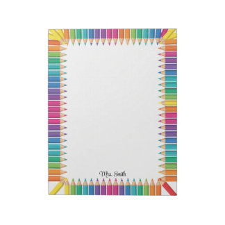 Bloc de notas con marco de lápices de colores pers
