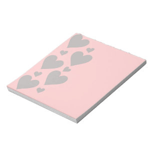 Bloc De Notas Corazón gris en un fondo rosado