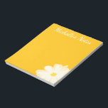 Bloc De Notas Cute yellow daisy flower personalized name floral<br><div class="desc">Cute yellow daisy flower personalized name floral note pads for home,  school,  wedding or office. Classy school and office supplies with personalized name or monogram. Personalizable blank writing paper notepads. Unique gift idea for teachers,  co-worker,  employee,  boss,  women,  girls etc.</div>