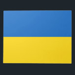 Bloc de notas de la bandera ucraniana (Ucrania)<br><div class="desc">Este diseño presenta la bandera nacional de Ucrania, que es un país en Europa del Este. Ucrania limita con Rusia al este y al noreste; Belarús al norte; Polonia, Eslovaquia y Hungría al oeste; y Rumania, Moldavia y el Mar Negro al sur. Ucrania es el segundo país más grande de...</div>