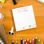 Bloc De Notas De la mesa de las falsas estrellas del oro<br><div class="desc">Billete blanco impreso con falsas estrellas de oro,  perfecto para profesores. Añade tu nombre en un encantador guión escrito a mano.</div>