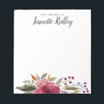 Bloc De Notas De La Mesa De Las Modernas Flores De Agua De Borgo<br><div class="desc">Estos bellos cuadernos florales son fabulosos para captar la atención de cualquiera a quien escribas una nota. Con sus profundas flores de color burdeos y sus modernos guiones y tipos de letra en bloques para personalizar su nombre,  le agregarán un toque maravilloso a su oficina.</div>