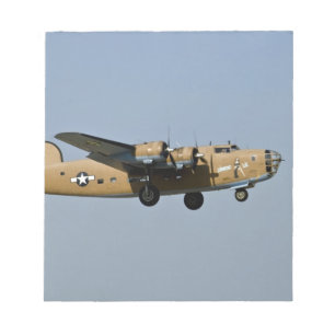 Bloc De Notas Diamond Lil B-24 Bomber, aterrizando en Oshkosh,