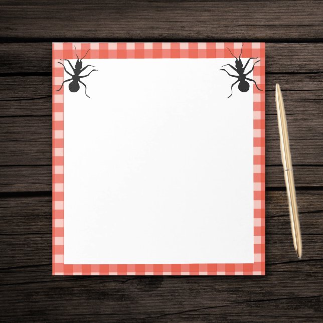 Bloc De Notas Dos divertidas hormigas negras rojas borde blanco  (Two black ants red white checkered picnic tablecloth border on white paper notepad.)