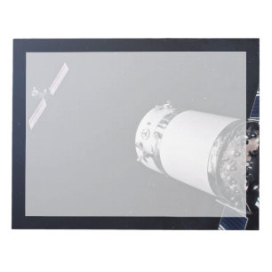 Bloc De Notas Dragon Xl Spacecraft Aproximándose A Una Puerta Lu