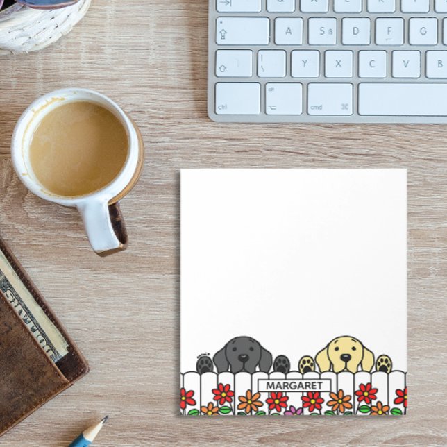 Bloc De Notas Dúo de Labrador Personalizado Viendo Notepad (Personalized Labrador Duo Watching You Design Notepad for Black Lab and Yellow Lab Owners.)