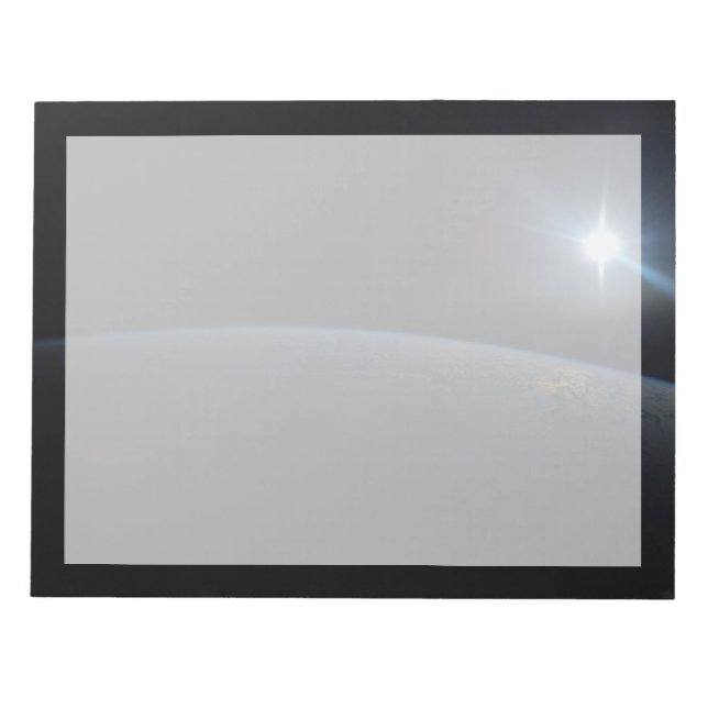 Bloc De Notas El Sol se pone sobre el horizonte de la Tierra. (Frente)