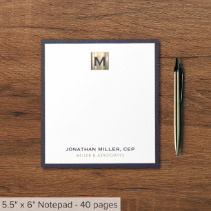 Bloc de notas elegante con logotipo inicial de oro