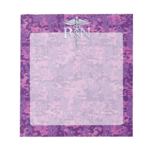 Bloc De Notas Enfermera inscrita RN Silver Caduceus en Camo Rosa