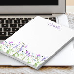 Bloc De Notas Flor silvestre Delicada Morada Floral Personalizad<br><div class="desc">Billete de bonito con borde de flores silvestres púrpura para personalizar con tu nombre. Este delicado y femenino diseño floral acuático tiene un borde de flores silvestres con tipografía escrita a mano.</div>