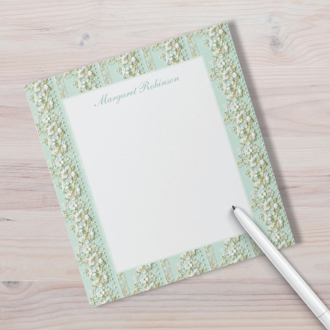 Bloc de notas floral vintage (pale mint green cream floral faux lace notepad with custom monogram name in script calligraphy)