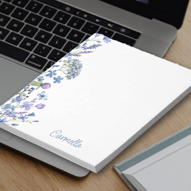 Bloc De Notas Flores silvestres de borde floral personalizadas (Personalized notepad with margin border of periwinkle and pale purple wildflowers)