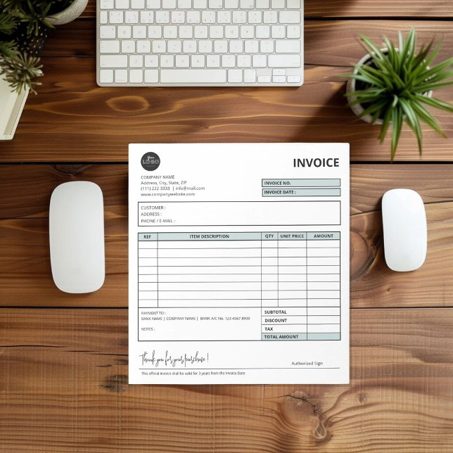 Bloc De Notas Formulario de factura profesional moderna y verde (Green Modern Professional Business Invoice Form Notepad desk top mock up)