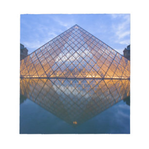 Bloc De Notas Francia, París. El Louvre al anochecer. Crédito