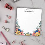 Bloc De Notas Hermosa floral de coral amarillo desde el escritor<br><div class="desc">Floral de la mesa de las naipes con flores amarillas bonitos,  flores de coral,  flores azules y flores rosas rubias con tu nombre en un guión de carnero.</div>