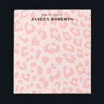 Bloc De Notas Impresión de leopardo rosa pálido personalizado<br><div class="desc">Un patrón a gran escala de puntos de impresión de leopardo tiene un giro moderno en rosa pálido. Personalice el monograma del personalizado y haga un regalo personal para usted o para alguien que ama. ©2014 todos los derechos reservados.</div>