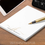 Bloc De Notas Iniciales de monograma de guión moderno oro mínimo<br><div class="desc">Nota moderna personalizada con sencillos caracteres caligráficos de guion o monograma y nombre en negro y oro. CAMBIOS: El estilo, el color, el tamaño y la ubicación del tipo de letra del texto se pueden cambiar haciendo clic en el PERSONALIZAR MÁS AÚN debajo de la sección PERSONALIZAR para obtener una...</div>