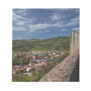 Bloc De Notas Italia, Cerdeña, Bosa. Vista de la ciudad desde Ca