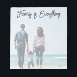 Bloc De Notas La Familia Es Todo Un Guión Moderno   Foto<br><div class="desc">Este diseño de bloc de notas presenta una foto de marco completo (ligeramente iluminada para que sea más fácil de usar como un bloc de notas) y un guión moderno que dice "La familia es todo". El saludo es editable para que pueda personalizar con su propia frase o nombre. ¡Este...</div>