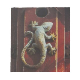 Bloc De Notas lagarto gris de madera desgastada
