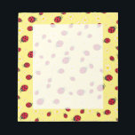 Bloc De Notas lindo ladybug y daisy flor patrón amarillo<br><div class="desc">Patrón de mariquita con personalizado a mano de mujeres insectos y maricas en un fondo amarillo pálido.</div>