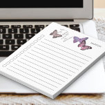 Bloc De Notas Lista de verificación personalizada de mariposa mo<br><div class="desc">Pads de moda y femeninos para hacer, que puedes personalizar con tu nombre. El diseño presenta mariposas de bonito en la parte superior con una lista de "hacer" escrita en tipografía de guiones. Tiene una paleta de color rosa morado y gris y las casillas de verificación y líneas ayudan a...</div>