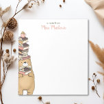 Bloc De Notas Maestra de libros apilados de oso de lectura cúpul<br><div class="desc">Captura el corazón de la enseñanza con nuestro adorable Bear de lectura Holding Books Apreciación del profesor Notepad Personalizado, diseñado para los educadores amantes del libro en tu vida! Con un encantador oso sosteniendo libros, con una deliciosa pila de libros encima de su cabeza, coronado con una taza de café...</div>