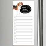 Bloc de notas magnético de Beagle Shopping List<br><div class="desc">Cosas adorables para buscar a Beagle dog con un marco de pizarra negra personalizado con tu nombre.</div>