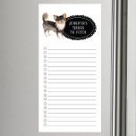 Bloc de notas magnético de la lista de compras de<br><div class="desc">Cosas adorables para buscar el pelo largo Chihuahua perro con un marco negro de pizarra personalizado con tu nombre.</div>