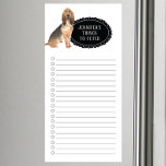 Bloc de notas magnético de la lista de compras de<br><div class="desc">Cosas adorables para buscar un perro de SangreHound con un marco negro de pizarra personalizado con su nombre.</div>
