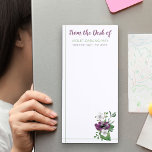 Bloc De Notas Magnético De la mesa de NOMBRE Floral color morado<br><div class="desc">Personalice este bloc de notas magnético floral con su nombre. La plantilla está configurada para que agregue su nombre y su título o departamento (pero puede dejar este último en blanco si prefiere tener su nombre). Este diseño floral de acuarela de bonito tiene flores moradas y blancas de bonito con...</div>