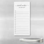 Bloc De Notas Magnético Elegante en blanco y negro moderno<br><div class="desc">Elegante blanco y negro para hacer lista de bloc de notas magnético que incluye tu nombre con toques en una caligrafía manuscrita junto con una lista de verificación. Un diseño sencillo y femenino,  ideal para una profesora o para una pequeña empresa.</div>