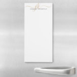 Bloc De Notas Magnético Elegantes Iniciales de Monograma con Guión Dorado<br><div class="desc">Nota trasera magnética personalizada y minimalista moderna con iniciales simples y elegantes de caligrafía o monograma y nombre en oro y negro. CAMBIOS: el estilo, el color, el tamaño y la posición del tipo de letra del texto se pueden cambiar haciendo clic en EDITAR en la sección PERSONALIZAR para obtener...</div>