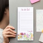 Bloc De Notas Magnético Lista de bonitos de borde de flor silvestre person<br><div class="desc">Flor silvestre de bonito a hacer lista para personalizar con tu nombre. Este diseño floral acuático tiene un borde de flores silvestres en naranja rosa y amarillo, con tipografía con letras a mano. Diseñado como una lista de tareas pendientes, el bloc de notas incluye líneas gobernadas y casillas de verificación...</div>