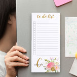 Bloc De Notas Magnético Lista de Flores Monogramadas Rosa y Oro<br><div class="desc">Talla magnética de bonito para personalizar con tu monograma. La plantilla está configurada para que agregue su nombre e inicial (pero puede dejar cualquiera de las secciones en blanco si prefiere tener una u otra). Este diseño femenino tiene flores rosadas y doradas con follaje y tipografía de escritura con letras...</div>