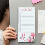 Bloc De Notas Magnético Lista de Monogramada Magnolia Watercolor Floral To<br><div class="desc">Talla magnética de bonito para personalizar con tu monograma. La plantilla está configurada para que agregue su nombre e inicial (pero puede dejar cualquiera de las secciones en blanco si prefiere tener una u otra). Este diseño floral de acuarela femenina tiene flores de magnolia de bonito y una paleta de...</div>