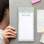 Bloc De Notas Magnético Lista de productos de aseo de la familia personali<br><div class="desc">Personalice esta lista de productos magnéticos y descárguela en su nevera. La plantilla está preparada para que añada su nombre o el nombre de su familia, cualquiera que prefiera. Este diseño tiene un borde bonito de azulejos españoles, azules, blancos y naranjas. La almohadilla también dispone de mucho espacio en blanco...</div>