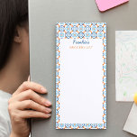 Bloc De Notas Magnético Lista de productos de engorde con nombre personali<br><div class="desc">Personalice esta lista de productos magnéticos y descárguela en su nevera. La plantilla está preparada para que añada su nombre o el nombre de su familia, cualquiera que prefiera. El diseño está rodeado de baldosas españolas en tonos azules, blancos y naranjas. La almohadilla también dispone de mucho espacio en blanco...</div>