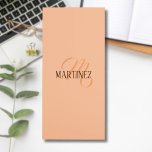 Bloc De Notas Magnético Peach Fuzz Elegante Nombre Personalizado<br><div class="desc">Color de moda Peach Fuzz y Elegante Nombre Personalizado y Monograma.</div>