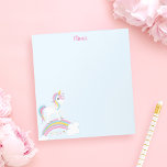 Bloc De Notas Magnífico arcoiris unicornio azul personalizado<br><div class="desc">Cuidada tablilla de unicornio con estrellas y un arco iris sobre un fondo azul claro. ¡Personaliza con su nombre para hacer un regalo divertido para un chica!</div>