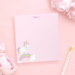 Bloc De Notas Magnífico arcoiris Unicornio rosa personalizado<br><div class="desc">Cuidada tablilla de unicornio con estrellas y un arco iris sobre un fondo rosa claro. ¡Personaliza con su nombre para hacer un regalo divertido para un chica!</div>