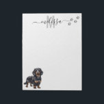 Bloc De Notas Monograma Dachshund personalizado<br><div class="desc">Este diseño puede ser personalizado en el área proporcionada cambiando la foto y/o el texto. O puede personalizarse haciendo clic en Personalizar esta plantilla y, a continuación, eligiendo la opción de hacer clic en el personalizar y eliminando o cambiando el color del fondo, agregando texto, cambiando el color o estilo...</div>