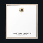 Bloc De Notas Monograma de oro de línea Beige personalizada<br><div class="desc">Eleva tu juego de toma de notas con este sofisticado bloc de notas del Monograma Beige Linen Gold. El diseño es elegante y elegante, con las iniciales de un monograma dorado de personalizable, colocado sobre un fondo blanco con guarnecido de lino beige. Este bloc de notas es perfecto para anotar...</div>