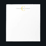Bloc De Notas Monograma simple personalizado y nombre en amarill<br><div class="desc">Monograma simple personalizado y nombre en el Bloc de notas amarillo</div>