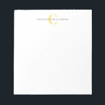 Bloc De Notas Monograma simple personalizado y nombre en amarill<br><div class="desc">Monograma simple personalizado y nombre en el Bloc de notas amarillo</div>