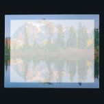 Bloc De Notas Monte Shuksan reflejado en el lago Reflection<br><div class="desc">El monte Shuksan se refleja en el lago Reflection en el área de recreación nacional Mount Baker en una tarde de otoño en North Cascades,  Whatcom County,  Washington,  EE. UU.</div>