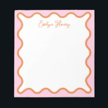 Bloc De Notas Naranja rosa vibrante y colorido Wavy Zigzag Borde<br><div class="desc">Un regalo perfecto para los amantes de las novelas coloridas y brillantes, con un borde ondulado rosa y naranja. Para una personalización más avanzada de este diseño, por ejemplo, cambiar el diseño, el tamaño de letra o el tamaño del texto, haga clic en el botón "PERSONALIZAR" de arriba. Por favor,...</div>